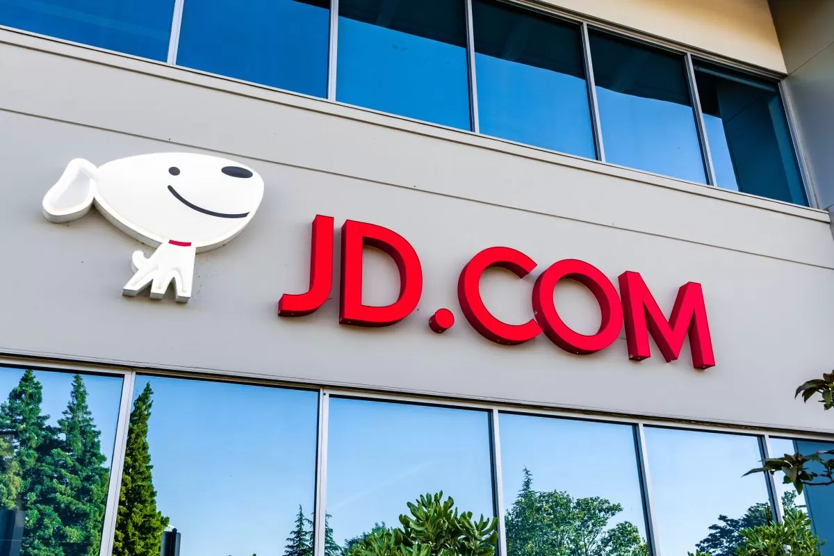 JD.com’s Profit Halves Amid Food-Delivery War